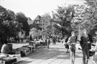 Image of sheet 19900770 photo 5: Strassenverkäufer in Pankow. Vietnamesische Fremdarbeiter Vertragsarbeiter Innen aus Vietnam als Textilnäherinnen in VEB Fortschritt Herrenbekleidung tätig.
 Im Wohnheim an der Rhinstrasse 91 D,Zimmer 5, Berlin 1136
 Friedrichsfelde Ost. S-Bahn. mit ihren Kleinkindern. Sie wohnen
 zu dritt mit ihren Kindern im selben Zimmer , abgetrennt mit
 Vorhängen. Die Väter der Kinder sind unbekannt. Die Frauen werden
 alle ausgeschafft.
Büro der Ausländerbeauftragten beim Ministerrat der DDR. Beratungsstelle für jüdische Emigranten.
 Im ehemaligen Reichsluftfahrtministerium fragen sovietische russische Juden und Jüdinnen um Asyl. Eine alte Frau schläft erschöpft auf ihrem Gepäck. Otto Grothewohlstr. 19 D
Reichspropaganda Ministerium. Das Reichsluftfahrtministerium (RLM) war ein Ministerium in der Zeit des Dritten Reichs. Für dieses Ministerium wurde 1935 ein monumentales Bürogebäude in Berlin errichtet, das seit 1992 Detlev-Rohwedder-Haus heißt und heute Sitz des Bundesministeriums der Finanzen ist.
Nguen Lun Huong Quang right, works at the advice centre for Vietnamese migrant workers in East-Berlin, former GDR. The advice centeris provisional and was set up very fast, because the demand for legal advice, how to avoid dismissalles , in connection with
 their work-situations as well as informationon possibilities to
 learn German, was very high.
 The general situation has worsened during the last months due to
 massdismisalles , because of measures seeking higher profits.
 The future of the Vietnamese industrial sewers for male clothing.
 working at the VEB Fortschritt is very unsure.As far as the living situation of these young mothers is concerned, they have to live on very little space and the cost of living is getting higher every day due to the political change.
Berlin 1990