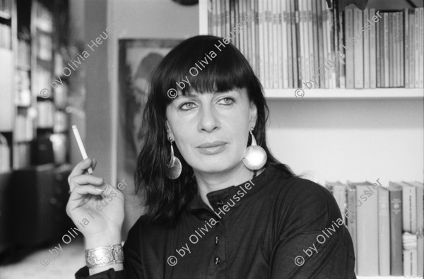 Image of sheet 19900780 photo 25: Astrid Leuthart am Tag der Wiedervereinigung. 2.10.90 Portrait.