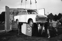 Image of sheet 19900780 photo 35: Trabant als Kunstwerk. Aktion der East Side Gallery.