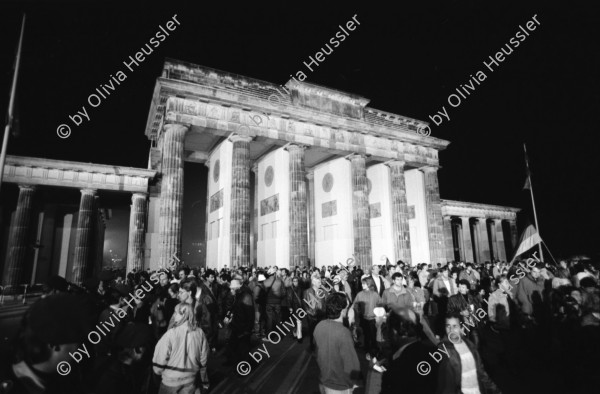 Image of sheet 19900790 photo 3: Der Reichstag in der Wiedervereinigungs Nacht. Durch TV Kamera. Jubelnde Menge am Brandenburger Tor. Nacht. 'Europa ohne Armee Deutschland zuerst 1914 1939 1990' Transparent. Helm und Schaf Maske. Portrait Larry Boyd in Berlin. Polizei kontrolliert und durchsucht  Demonstranten Innen gegen Wiedervereinigung. Grenadiere Transparent 'Gegen Rassismus und Grossdeutschland. 
Young left-winged activist is covering his face with his hand to keep his identity from whoever tries to take pictures from him. This reaction is the consequence of continuing police control in Berlin s streets. Especially as there is also a Anti Reunification Movement in Berlin Deutschland 1990