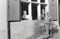 Image of sheet 19900810 photo 15: Pfarrer Gefängnispfarrer und Seelsorger Patrice De Mestral wohnt und arbeitet im Zürcher Niederdorf. Zürich 10.90 1990 √