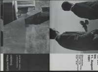 Image of sheet 19900820 photo 8: Trois hommes d'affaires suivi par trois oiseaux à l'heure du déjeuner au Patscherkofel au-dessus de la ville. Innsbruck Autriche 1990
© 1990, OLIVIA HEUSSLER / www.clic.li
Vögel birds Bergdohlen 

Diese drei Männer benützen mit drei Vögel, die Lunch zeit für einen Ausflug auf den Patscherkofel hoch über der Stadt. Innsbruck Oesterreich 1990 Österreich √ austria birds three man men city 

Out of: From time to time  / Von Zeit zu Zeit

© 1990, OLIVIA HEUSSLER / www.clic.li

Schuler Auktionen Juni 2018
Auf Aluminium aufgezogen 83,5 x 130 cm

exibition.