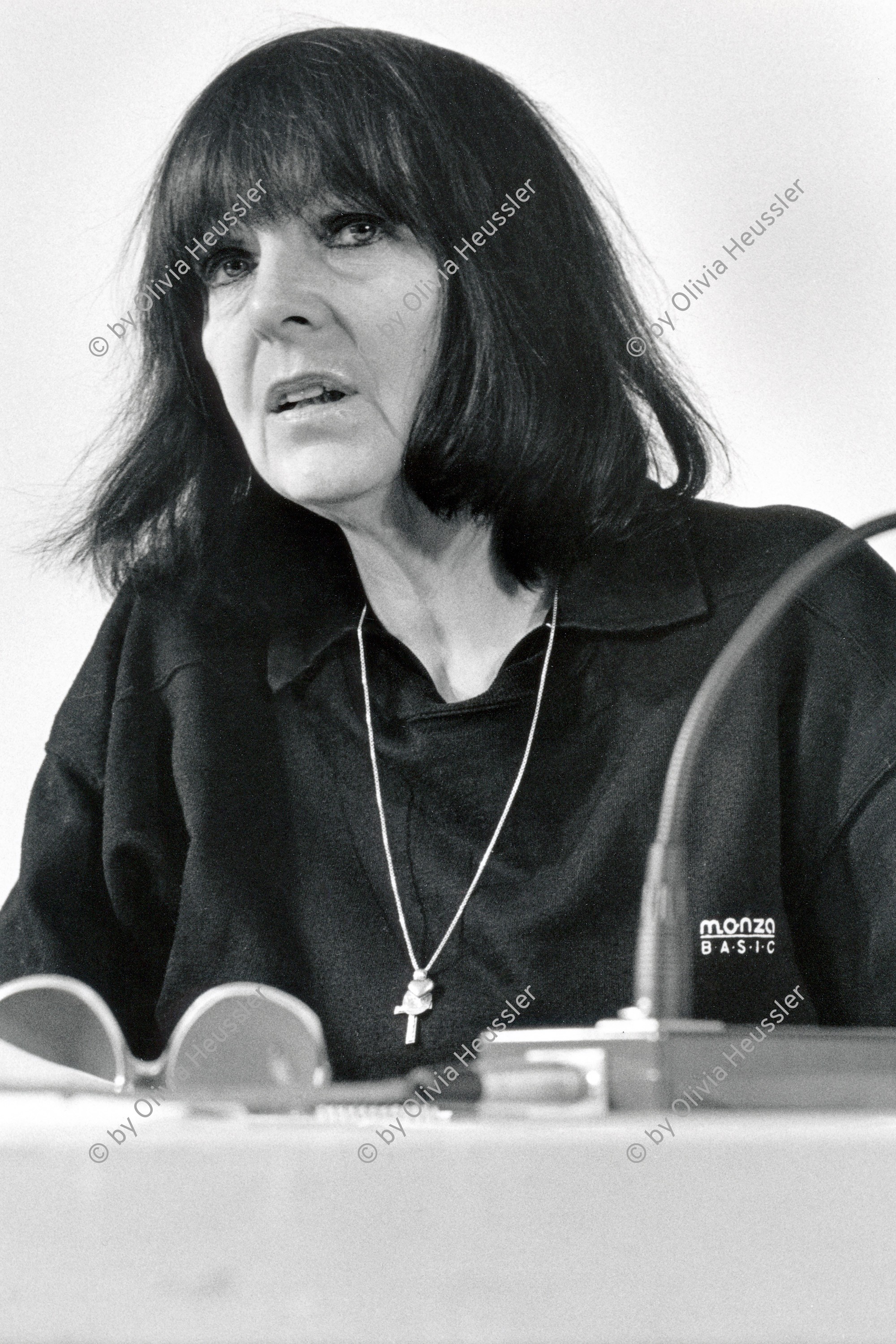 Image of sheet 19900870 photo 16: Die österreichische Schriftstellerin Fredericke Mayröcker während einem Symposium über Wissenschaft und  Künste in Basel. 10.90 1990 √ Portrait

Friederike Mayröcker (* 20. Dezember 1924 in Wien) ist eine österreichische Schriftstellerin.