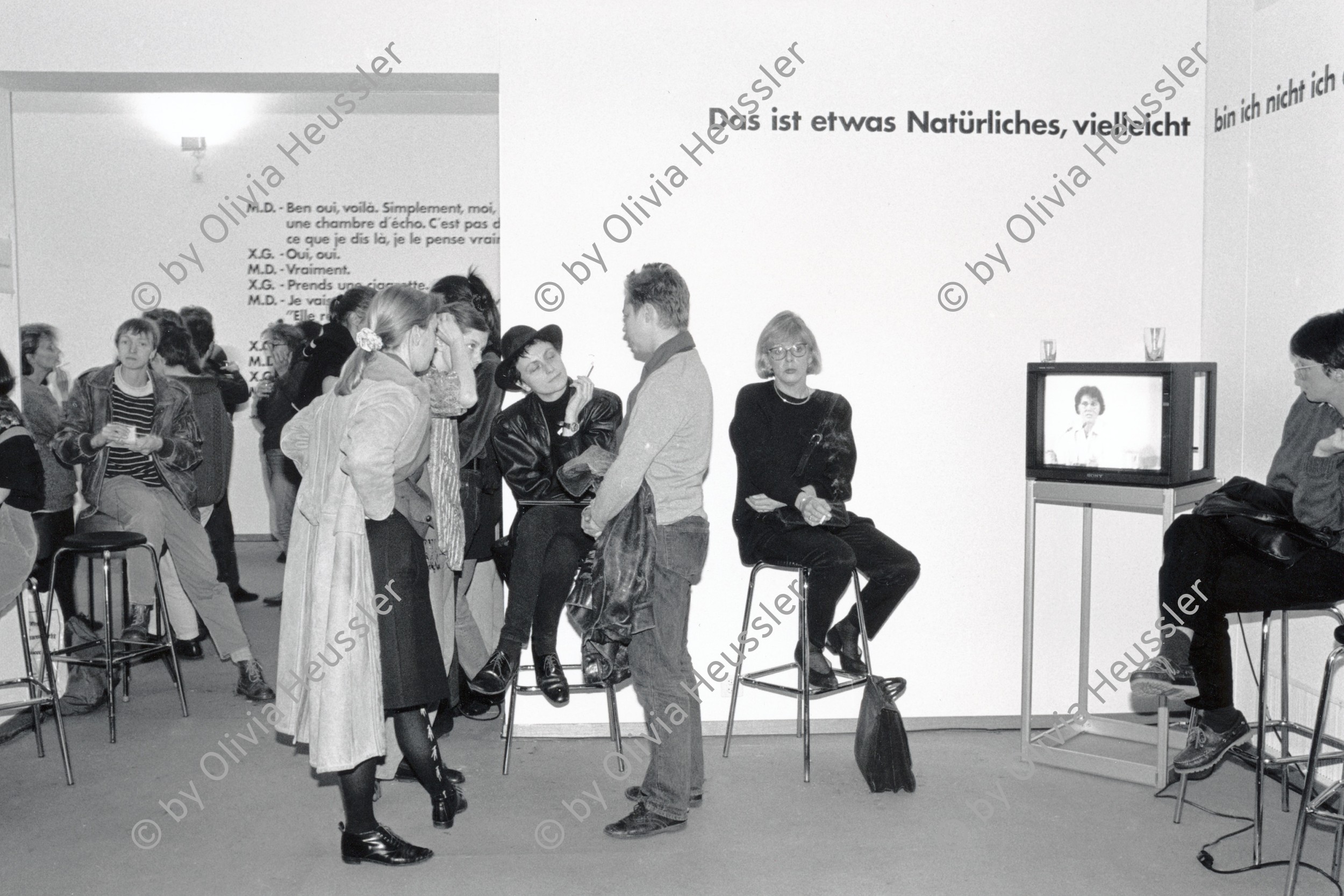 Image of sheet 19900870 photo 23: während einem Symposium über Wissenschaft und Künste in Basel. 1990