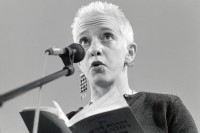 Image of sheet 19900870 photo 3: Kathy Acker (* 18. April 1947 in New York City; † 30. November 1997 in Tijuana, Mexiko) war eine US-amerikanische Schriftstellerin  Basel Schweiz 1990 √

Veranstaltung für Männer und Frauen in Basel. Schweiz. 11.90