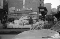 Image of sheet 19900960 photo 12: Strassenszenen Moschee. zwei alte Männer. Nikon Tafel. Bahnhof. Schnurrbart Schnautzmänner Schaufenster. Kebab Stand. Ein muslimisch fundamentalistisches Paar. Briefkasten und Kinder. Mann schleppt grosse Ladung auf Rücken. Bulgarinnen kaufen ein. Junge Gruppe Schulkinder. Spiegelungen. 1990 Türkei Istanbul