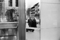 Image of sheet 19900960 photo 30: Strassenszenen Schaufenster. Ein muslimisch fundamentalistisches Rentner Paar. Spiegelungen. 1990 Türkei Istanbul
street window burka islam 
© 1990, OLIVIA HEUSSLER / www.clic.li  √