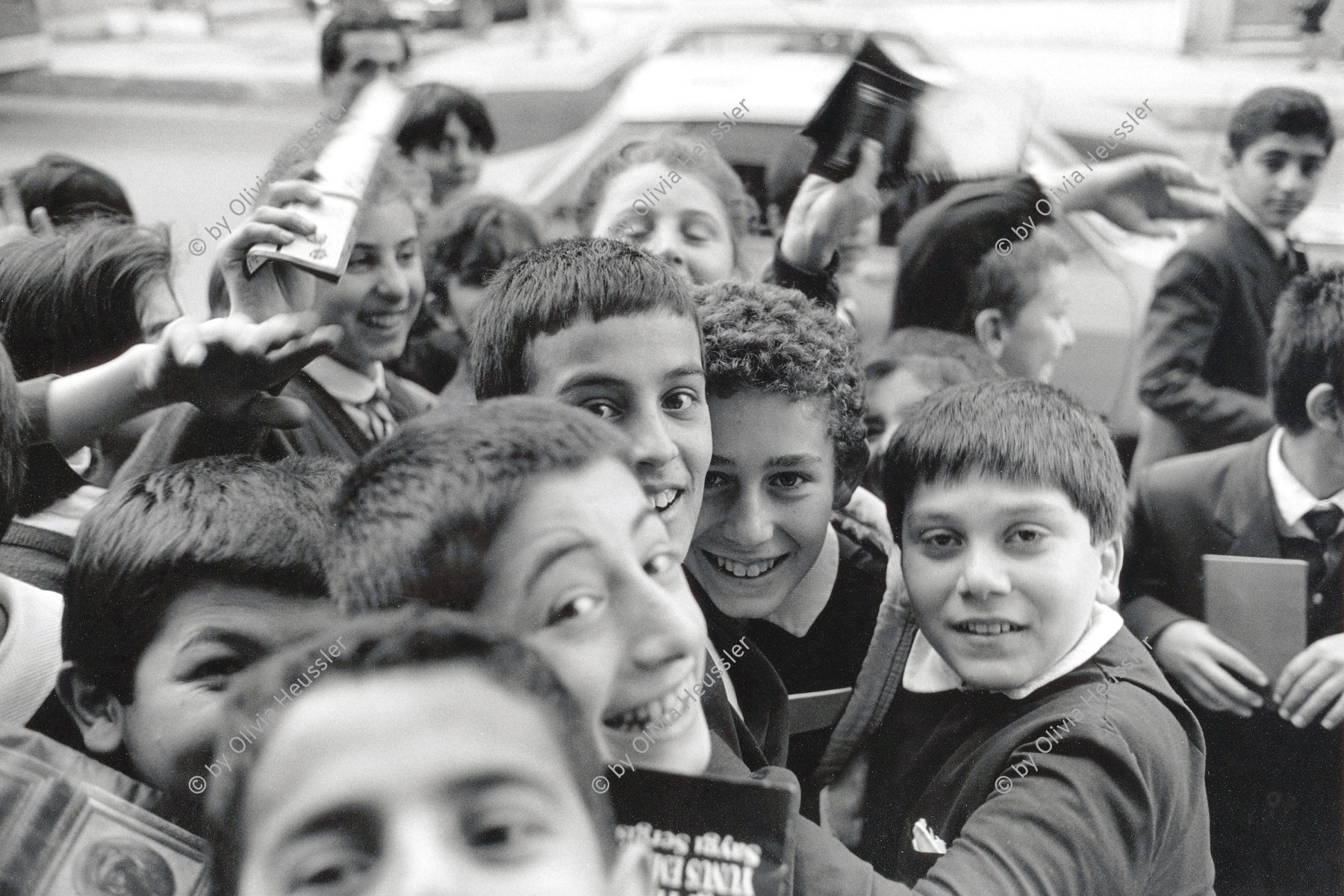 Image of sheet 19900960 photo 35: Eine Gruppe Gruppenbild Schulkinder kids boys Buben Knaben youth School turkish moslem islam in Istanbul. Türkei, 1990 √ muslim children child 
© 1990, OLIVIA HEUSSLER / www.clic.li