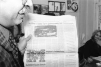Image of sheet 19900970 photo 15: Obdachloser schläft auf Kartonschachteln. Nr. 4  Ayse Nur Zarakolu ist im Alter von 55 Jahren am 28. Januar 2002 in Istanbul gestorben. Die 'Mutter Courage des türkischen Verlagswesens' Zarakolu musste sich in der Türkei immer wieder in Staatssicherheitsprozessen für Projekte ihres kleinen 1977 gegründeten Belge-Verlags verantworten. Sie hat zahlreiche Publikationen zu Menschenrechtsfragen sowie Bücher von griechischen, armenischen, kurdischen, jüdischen und türkischen Autoren veröffentlicht. Nr. 4-6 Serhat Bucak Hauptverteidiger von Ismail Besikci.Office Hayriye Tüccari Caddesi Pasazade Sokak Isil Apt. No 11/7 Aksaray Istanbul Mit Beat Schuler 13 /14. Leman tese Firtina Vizepräsidentin von Istanbuler Menschrechtsverein. Anwältin Eren Keskin (Verteidigerin in Ankara für Vedat Aydin) 20 -23.Vorsitzender des IHD, Menschenrechtsverein Istanbul Ercan Kanar. Rechtsanwalt 24 - 27 Portrait. Türkei Kurden Turkey Kurds 1990