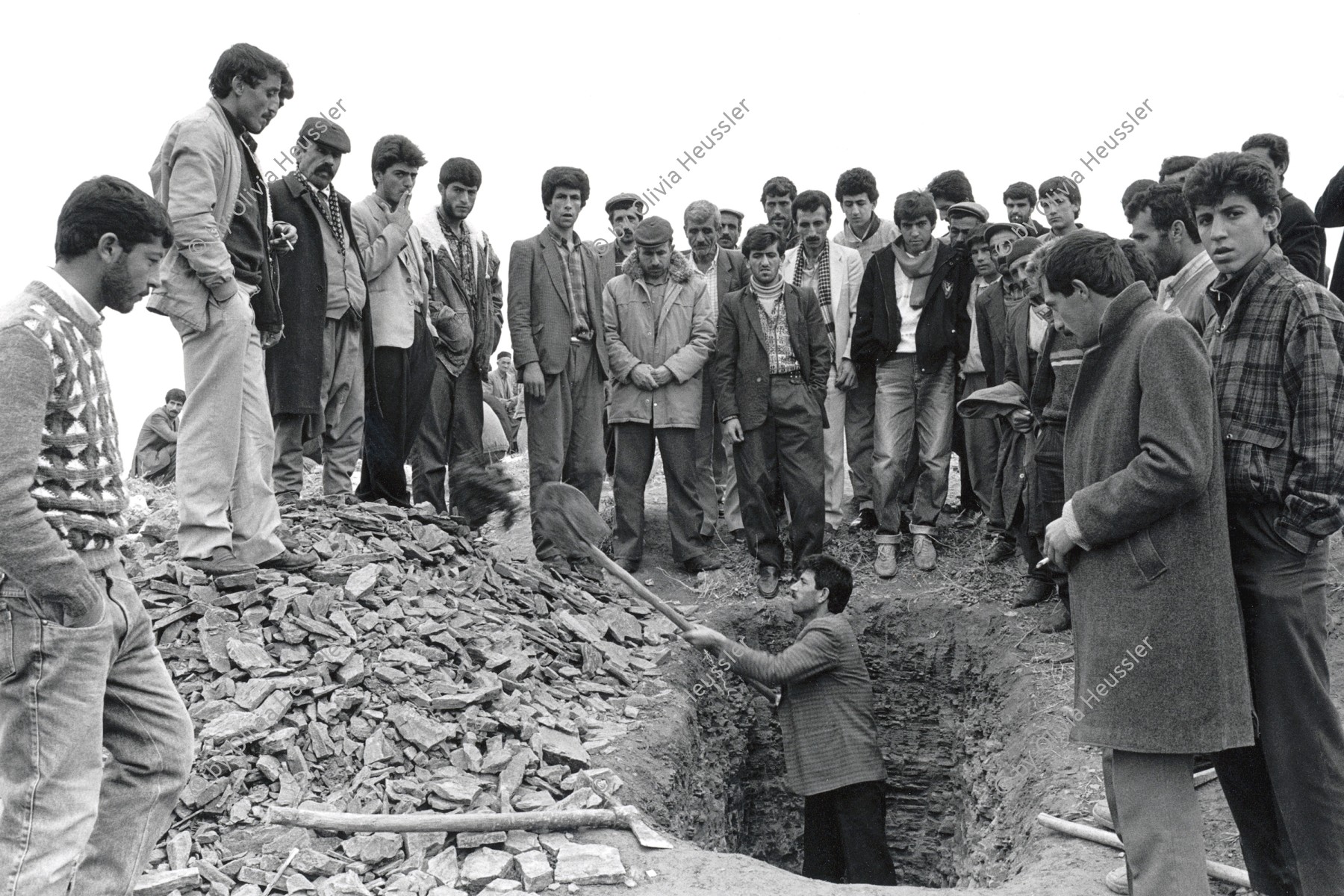 Image of sheet 19900990 photo 16: Kurdish peasants in sorrow during the funeral of Kudret Filiz (27) who had been killed by the Turkish army. Filiz had been shot during manifestation against the Turkish repression in Kurdistan.  Region of Dabulö.  Türkei Kurden Kurdistan Kurdish Turkey  Turkish √ 1990
Lice (pronounced [ˈlidʒe]), (Kurdish: Licê) is a Kurdish district of Diyarbakır Province in Turkey. The population is 9,644 as of 2010. It is located 90 km (56 mi) from the capital, Diyarbakır. The mayor is Fikriye Aydın (BDP).