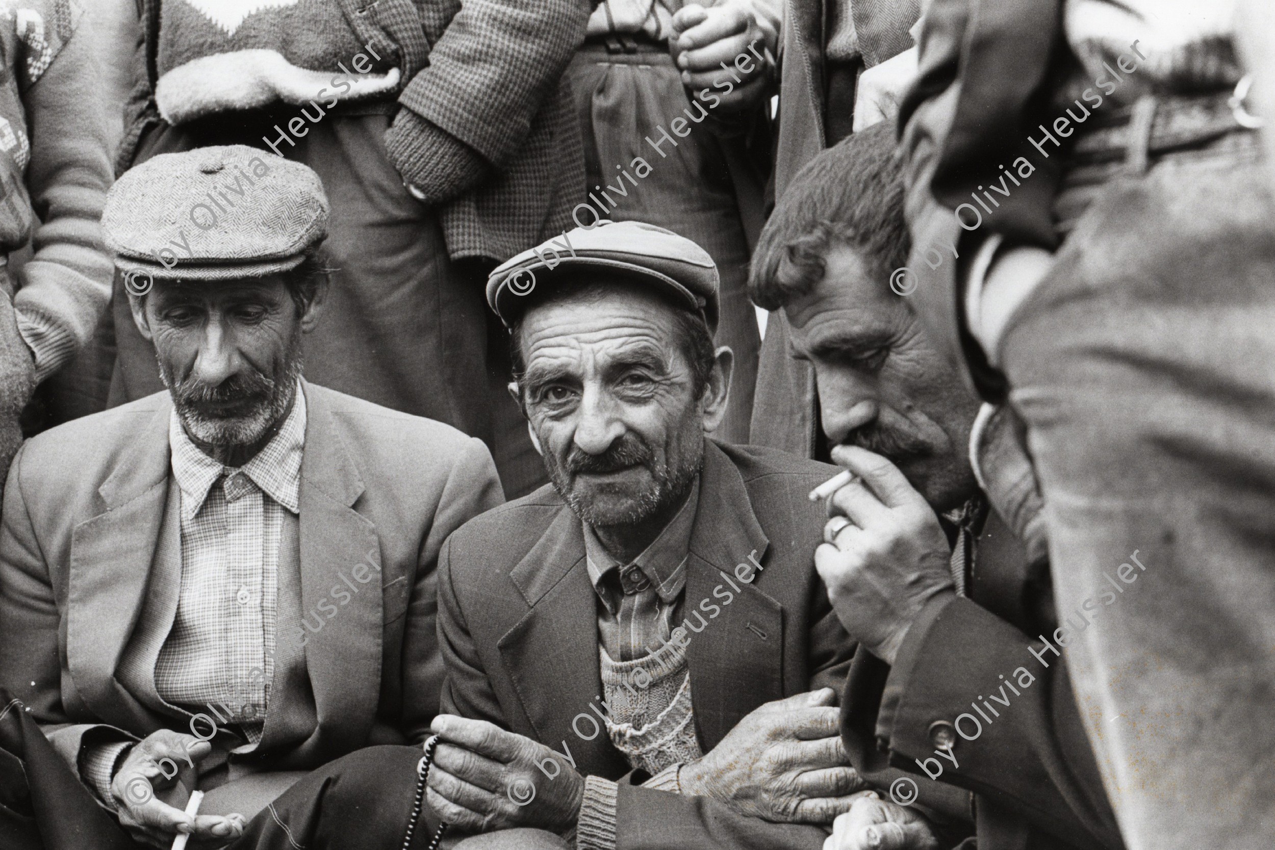 Image of sheet 19900990 photo 24: Kurdish peasants in sorrow during the funeral of Kudret Filiz (27) who had been killed by the Turkish army. Filiz had been shot during manifestation against the Turkish repression in Kurdistan. Region of Dabulö.
Türkei Kurden Kurdistan Kurdish Turkey Turkish 1990 √
Lice (pronounced [ˈlidʒe]), (Kurdish: Licê) is a Kurdish district of Diyarbakır Province in Turkey. The population is 9,644 as of 2010. It is located 90 km (56 mi) from the capital, Diyarbakır. The mayor is Fikriye Aydın (BDP).