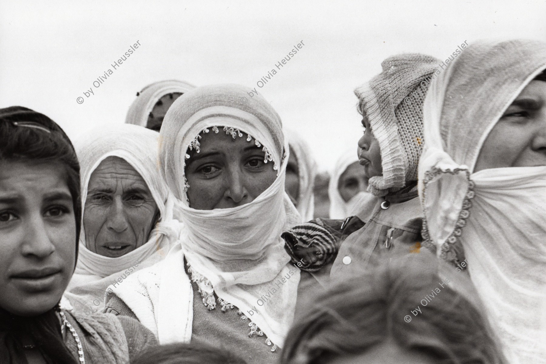 Image of sheet 19900990 photo 31: © 1990, OLIVIA HEUSSLER / www.clic.li
Beerdigung in Lice von Kudret Filiz, 27 ig, Bäuerin. Frauen stehen getrennt von den Männern in Trauer. Portrait Frauen mit weissem Schal vermummt. Türkei Kurden Kurdistan Kurdish Turkey 1990 √
woman mother kurds women
Lice (pronounced [ˈlidʒe]), (Kurdish: Licê) is a Kurdish district of Diyarbakır Province in Turkey. The population is 9,644 as of 2010. It is located 90 km (56 mi) from the capital, Diyarbakır. The mayor is Fikriye Aydın (BDP).