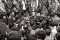Image of sheet 19901010 photo 2: In Dabulö bei Lice beerdigen die Männer die 27 ig jährige Bäuerin und Mutter von 4 Kindern Kudret Filiz. Journalisten hören ihre Klagen.
Lice
Türkei Kurden Kurdistan Kurdish Turkey Turkish 1990 √
Lice (pronounced [ˈlidʒe]), (Kurdish: Licê) is a Kurdish district of Diyarbakır Province in Turkey. The population is 9,644 as of 2010. It is located 90 km (56 mi) from the capital, Diyarbakır. The mayor is Fikriye Aydın (BDP).

© 1990, OLIVIA HEUSSLER / www.clic.li