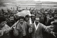 Image of sheet 19901010 photo 24: In Dabulö bei Lice beerdigen die Männer die 27 ig jährige Bäuerin und Mutter von vier Kindern Kudret Filiz. Die 27 jährige Bäuerin wurde während einer Demonstration in Lice von Militärs erschossen. Türkei Kurdische 12.90
Beerdigung Leiche Frau 1990 Kurds
Kurdish peasents, funeral of Kudret Filiz (27) who had been killed by the Turkish army. Kudret had participated in a manifestation against the Turkish policy in Kurdistan an been shot.
Kurdish Turkey Lice Dabulö 1990 √
© 1990, OLIVIA HEUSSLER / www.clic.li
Exhibition
Im Bestand der Fotostiftung Schweiz 30x40 cm Baryt Vintage 1990.011 B.0226
19901010_24
