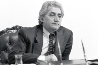 Image of sheet 19901010 photo 6: Portrait Nevczat Helvaci Präsident IHD Menschenrechtsverein Türkei in Ankara. 
Türkei Kurden Kurdistan Kurdish Turkey Turkish 1990 √ Human rights

© 1990, OLIVIA HEUSSLER / www.clic.li