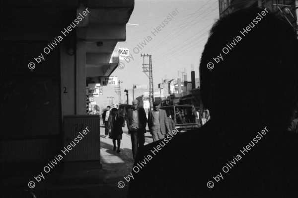 Image of sheet 19901020 photo 29: Halit Nazmi Balkas ist der Bürgermeister von Lice, nördlich von Diyarbakir, Türkei Kurdistan 12.90 unter dem Portrait Atatürks.
Kurdische Türkei Kurds Kurden Kurdish Turkey 1990 √
© 1990, OLIVIA HEUSSLER / www.clic.li