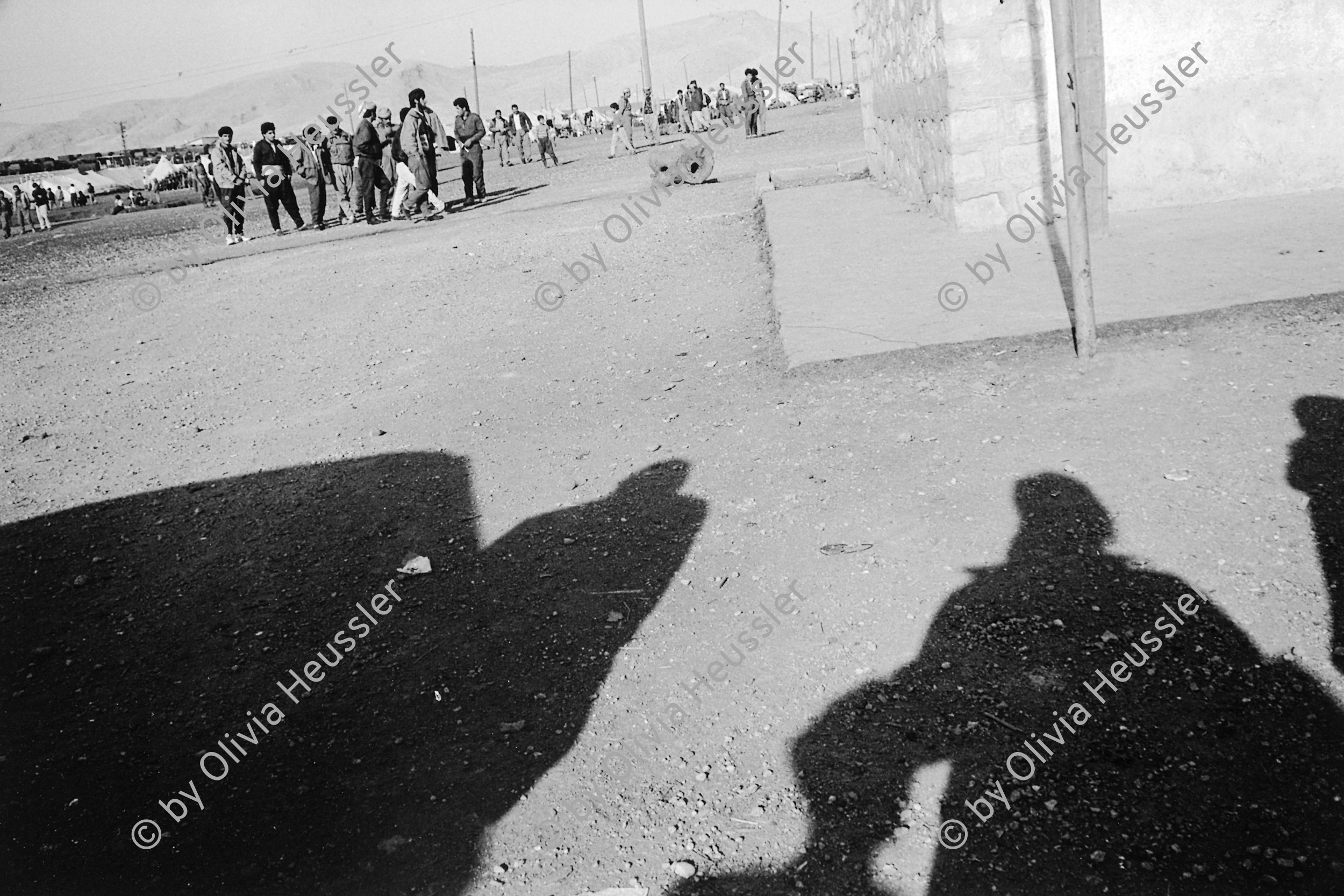 Image of sheet 19901020 photo 9: In Kiziltepe liegt das Lager der irakischen Peschmergen Peschmerga, die 1989 von Husseins Gasangriff aus Halabscha fliehen mussten. Es ist verboten die Menschen zu besuchen und zu fotografieren. Ich fotografiere blind! Unser Chauffeur der nur kurdisch spricht, deckt mich. Die Leute leben seit 2 Jahren unter den Zelten, die im Sommer zu heiss sind und im Winter zu kalt. Flüchtlinge

Kiziltepe. in the camp of the Iraqi peshmerga who had to flee from Hussein's 1989 gas attack in Halabja. Refugees 

Kurdische Türkei Kurds Kurden Kurdish Turkey 1990 

© 1990, OLIVIA HEUSSLER / www.clic.li √
Im Bestand der Fotostiftung Schweiz 30x40 cm Baryt Vintage 1990.009 B.0226
19901020_09