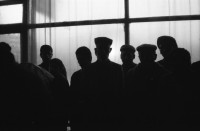 Image of sheet 19901040 photo 9: Im Menschenrechtsverein IHD, treffen sich Bauern, Siirt, Kudische Tuerkei 1990.

kurds

Im Bestand der Fotostiftung Schweiz 24 x 30 cm Barytpapier 2006.31.026
aus der Ausstellung «WOZ-BLICKE» Woz Nr. 6 8.Februar 1991 10-19. Dez. 1990 Serie 24 x 30 cm
19901040_3
