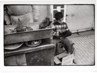 Image of sheet 19901050 photo 13: Ein Kurdischer Junge hilft neben seiner Schulzeit seinem Vater als Schuhputzer Geld zu verdienen. Dijarbakir. Türkei. 12.90 Turkey Kurdish Kurds Kurden Ostanatolien 1990 √