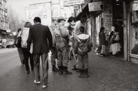 Image of sheet 19901050 photo 27: Militärkontrolle 
Strassenkontrolle des Militärs in den Strassen Dijarbakirs, Türkei  12.90

Turkey Kurdish Kurds Kurden Ostanatolien 1990 √