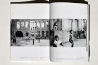 Image of sheet 19901060 photo 12: Kinder spielen in der Altstadt von Diyarbakir. Kurdische Türkei Kurden Turkish Kurds Turkey Kurdish 1990 √ 13.12.90 kids playing old town Sur  Surp giragos armenien church armenische kirche 
© 1990, OLIVIA HEUSSLER / www.clic.li

book.