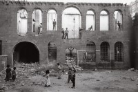 Image of sheet 19901060 photo 13: Kinder spielen in der Altstadt von Diyarbakir. Kurdische Türkei Kurden Turkish Tuerkei Kurds Turkey Kurdish 1990 √ 13.12.90 kids children playground

gerahmt pp 40 x 60  Altkirch
ohne Aufkleber