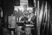 Image of sheet 19901060 photo 34: Beim Kupferschmied in der Altstadt von Diyarbakir. Türkei Kurdistan Kurdish Turkey 12.90 √ work men man bart spengler oldtown kurdische  kurden kurds

© 1990, OLIVIA HEUSSLER / www.clic.li