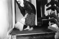 Image of sheet 19901070 photo 12: Im Hotel arbeitet eine frau mit traditioneller Bekleidung, was auf ihre Herkunft deutet. Sie wischt den teppich von Hand. Portrait. Sie ist im Gesicht tätowiert.  
The hotel operates a woman with traditional clothing, indicating their origin. She wipes the carpet by hand. Portrait. She is tattooed on his face.

Kurds Kurdish Turkey Diyarbakir work woman domestic

© 1990, OLIVIA HEUSSLER / www.clic.li √