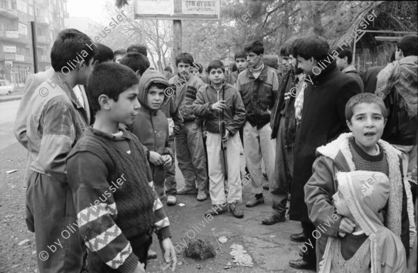 Image of sheet 19901070 photo 19: Eine Gruppe Jugendlicher übt sich beim Schiessen, Diyarbakir, Türkei Kurdistan. 12.90  Kurdish Turkey 1990 rifle kids children boys kurds Kinder Buben Junge weapon shooting 
Kurdish Turkey Kurds Ost anatolien Kurden 1990 √ Anatolia east

© 1990, OLIVIA HEUSSLER / www.clic.li