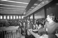 Image of sheet 19901090 photo 23: Staatssicherheitsgericht. Prozess gegen die kurdischen Anwälte: Vedat Aydin, Zeki Okçuoğlu und Mustafa Oezer.  Die angeklagten kurdischen Anwälte v.l.n.r. Vedat Aydin, Ahmet Zeki Okçuoğlu, und Mustafa Oezer während einem Prozess im Ankaraer Staatsgericht stehen vor dem Staatsrichter in der Anklagebank. Kurds Kurdish Turkey Ankara Dec. 1990 

Vor dem Eingang des Staatssicherheitsgericht.

Lissy Schmidt (am 3.4.94 im Irak umgebracht) a German freelance journalist who worked with Agence France-Presse and the German newspapers Frankfurter Rundschau and Der Tagesspiegel, and a friend were shot and killed when gunmen opened fire on their car outside the city of Sulaymaniyah in the Kurdish-controlled area of northern Iraq.-
Dort fotografierte ich den Staatsrichter, was er nicht mochte und protestierte. Eine junge Verteidigerin sprach für mich ein Plädoyer.
Nr. 36 Mustafa Oezer steht in der Anklagebank. 
Türkei Kurdische Ostanatolien √