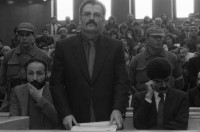 Image of sheet 19901100 photo 18: Die angeklagten kurdischen Anwälte v.l.n.r. Aydin, Okcuoglu und Oezer während einem Prozess  im Ankaraer Staatsgericht, 1990.
Okcuoglu ist 1999 einer der Verteidiger im Prozess gegen den Kurdenführer Oecalan. Ankara Türkei 12.90