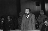 Image of sheet 19901100 photo 3: Ahmet Zeki Okçuoğlu, und Mustafa Oezer während einem Prozess im Ankaraer Staatsgericht. Ahmet Zeki Okçuoğlu, ist 1999 einer der Verteidiger im Prozess gegen den Kurdenführer Oecalan. Öcalan Ankara Türkei 12.90