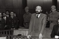 Image of sheet 19901100 photo 5: Vedat Aydın, the Diyarbakır branch chairman of the now-defunct People’s Labor Party (HEP), was found dead on a road near Malatya on 7 July 1991, two days after armed men had taken him from his home in Diyarbakir. The widow Sükran Aydın thinks her husband’s murder was a turning point and that there was a sudden increase in the number of unsolved murders in the country’s Southeast following his death. She believes that a clandestine unit within the gendarmerie was responsible for the murder. Only 18 years after the killing the public prosecutor in Diyarbakir opened a file seeking the detention of nine JITEM members including the Major Aytekin Özen.
Die weiteren angeklagten kurdischen Anwälte: Ahmet Zeki Okçuoğlu, und Mustafa Oezer