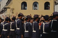 Image of sheet 19903002 photo 144: Illiescus vor Polizisten  in Brasov am 17. Mai 1990. Flowers in front of the policemen, from the fanatical part of the electoral rally of Iliescu.  

Protest; Blumen; Frauen; Polizei; Beamte; Maenner; Uniform; Brasov; Wahlen; 
Exhibition Bildbruchbild