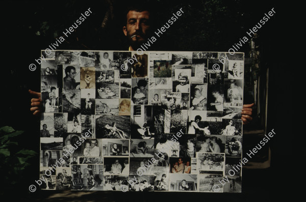 Image of sheet 19903002 photo 24: Angehörige des FSN (Frontul Salvari National) demonstrieren mit Blumen für die Unterstuetzung Ion Illiescus vor Polizisten  in Brasov am 17. Mai 1990. Rumaenien, Europa. // Flowers in front of the policemen, from the fanatical part of the electoral rally of Iliescu.  

19903002 12
Protest; Blumen; Frauen; Polizei; Beamte; Maenner; Uniform; Brasov; Wahlen; Iliescu; Demonstration
Rom Partei Wahlen Romanes
Zigeuner