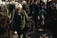Image of sheet 19903003 photo 126: Während den Feierlichkeiten zur Wiedervereinigung von Ost- und Westdeutschland am Brandenburgertor, Berlin DDR 2. Oktober 1990.
Vietnamesische Vertragsarbeiterinnen mit ihren Neugeborenen nach der Kuendigung. 28. September 1990. Marzahn, Berlin, Deutschland, Europa.

19903003 15
Frauen; Vertragsarbeiterinnen; Vietnam; Imigrantinnen; Emigrantinnen; gekuendet; Kuendigung; Arbeit; arbeitslos; Plattenbau; Siedlung; DDR ; Berlin ; Germany ; Europe