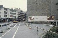 Image of sheet 19903003 photo 131: Während den Feierlichkeiten zur Wiedervereinigung von Ost- und Westdeutschland am Brandenburgertor, Berlin DDR 2. Oktober 1990.
Vietnamesische Vertragsarbeiterinnen mit ihren Neugeborenen nach der Kuendigung. 28. September 1990. Marzahn, Berlin, Deutschland, Europa.

19903003 15
Frauen; Vertragsarbeiterinnen; Vietnam; Imigrantinnen; Emigrantinnen; gekuendet; Kuendigung; Arbeit; arbeitslos; Plattenbau; Siedlung; DDR ; Berlin ; Germany ; Europe