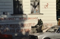 Image of sheet 19903003 photo 138: Graffiti Hausbesetzung Wandmalereien Polizei