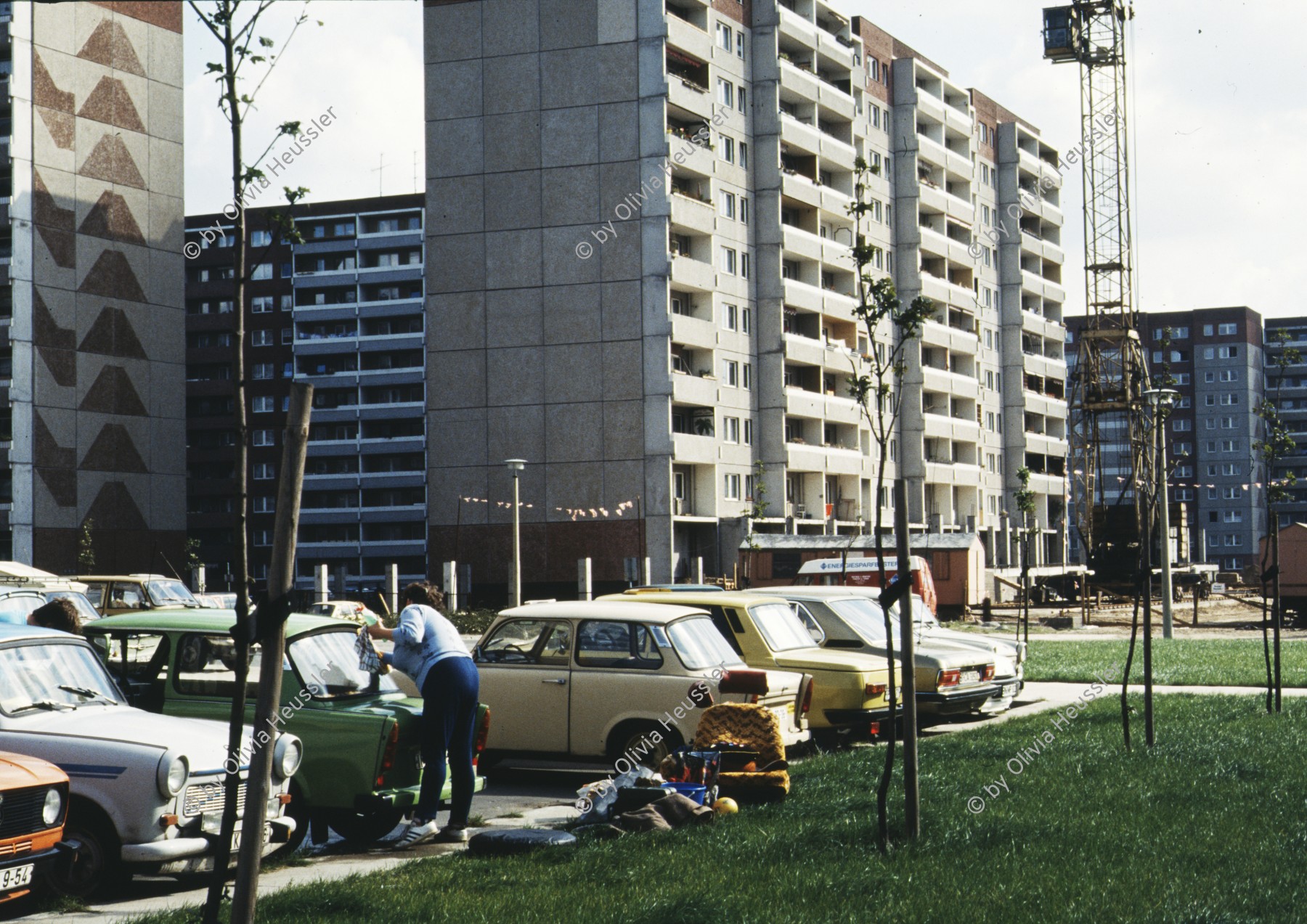 Image of sheet 19903003 photo 27: Plattenbau-siedlung an der Rhinstrasse, Berlin Marzahn, 28. September 1990.

Trabant; Frau; reinigung; Fahrzeug; Berlin; Marzahn; Siedlung; Plattenbau; Freizeit ; Germany ; Europe