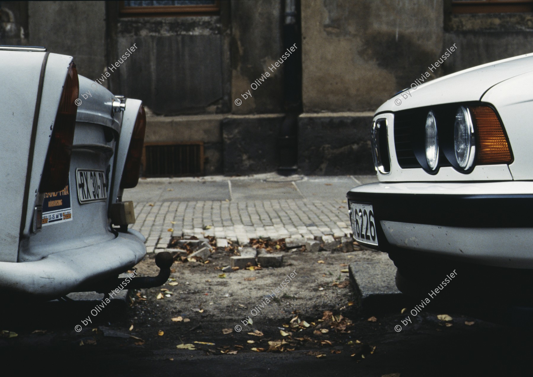 Image of sheet 19903003 photo 30: Trabant und BMW auf Parkplatz.  28.09.1990 Berlin, Deutschland, Europa.

19903003 30
DDR; Deutschland; Fahrzeug; Trabant; BMW; PW; Strasse; Berlin; Parkplatz ; Germany ; Europe

{