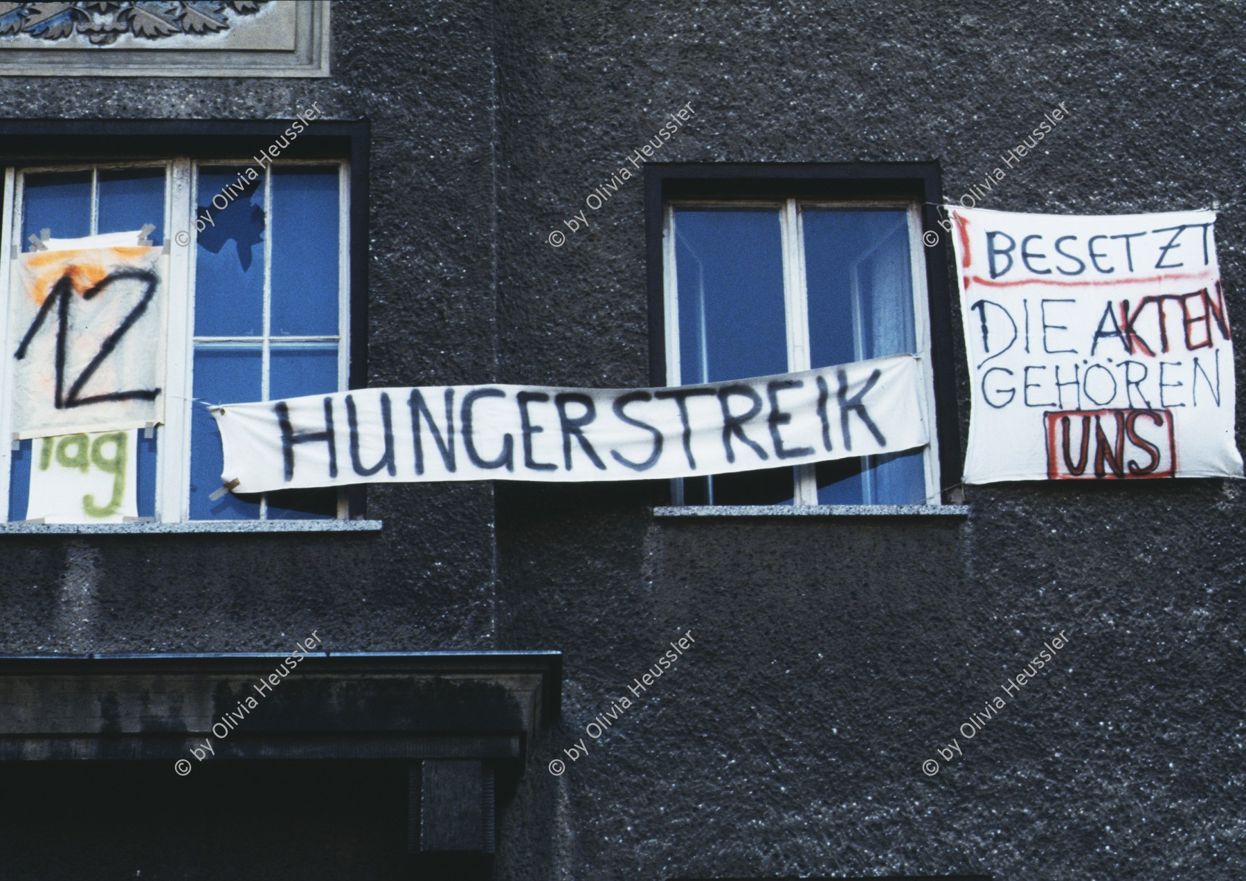 Image of sheet 19903003 photo 31: Protest mit Hungerstreik im Staatssicherheits Gebauede. Stasigebaeude, Berlin, Deutschland, Europa.

19903003 31
Besetzung; STASI; DDR; Demonstration; Deutschland; Berlin; Protest; Sprechband; Hungerstreik; Akten ; Germany ; Europe

{