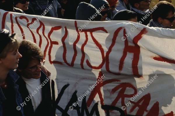 Image of sheet 19903003 photo 49: Während den Feierlichkeiten zur Wiedervereinigung von Ost- und Westdeutschland am Brandenburgertor, Berlin DDR 1990.