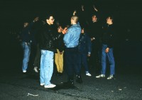 Image of sheet 19903003 photo 57: Junge Faschisten treffen sich am Alexander Platz zum Hitler Gruss. Berlin vor der Wende am 2. Oktober 1990.  Deutschland, Europa.


Faschisten; Neofaschisten; Berlin; Junge; Maenner; Hitler; Gruss; Hand; ausgestreckt; Arm; Treffen; Wende ; Germany ; Europe

{