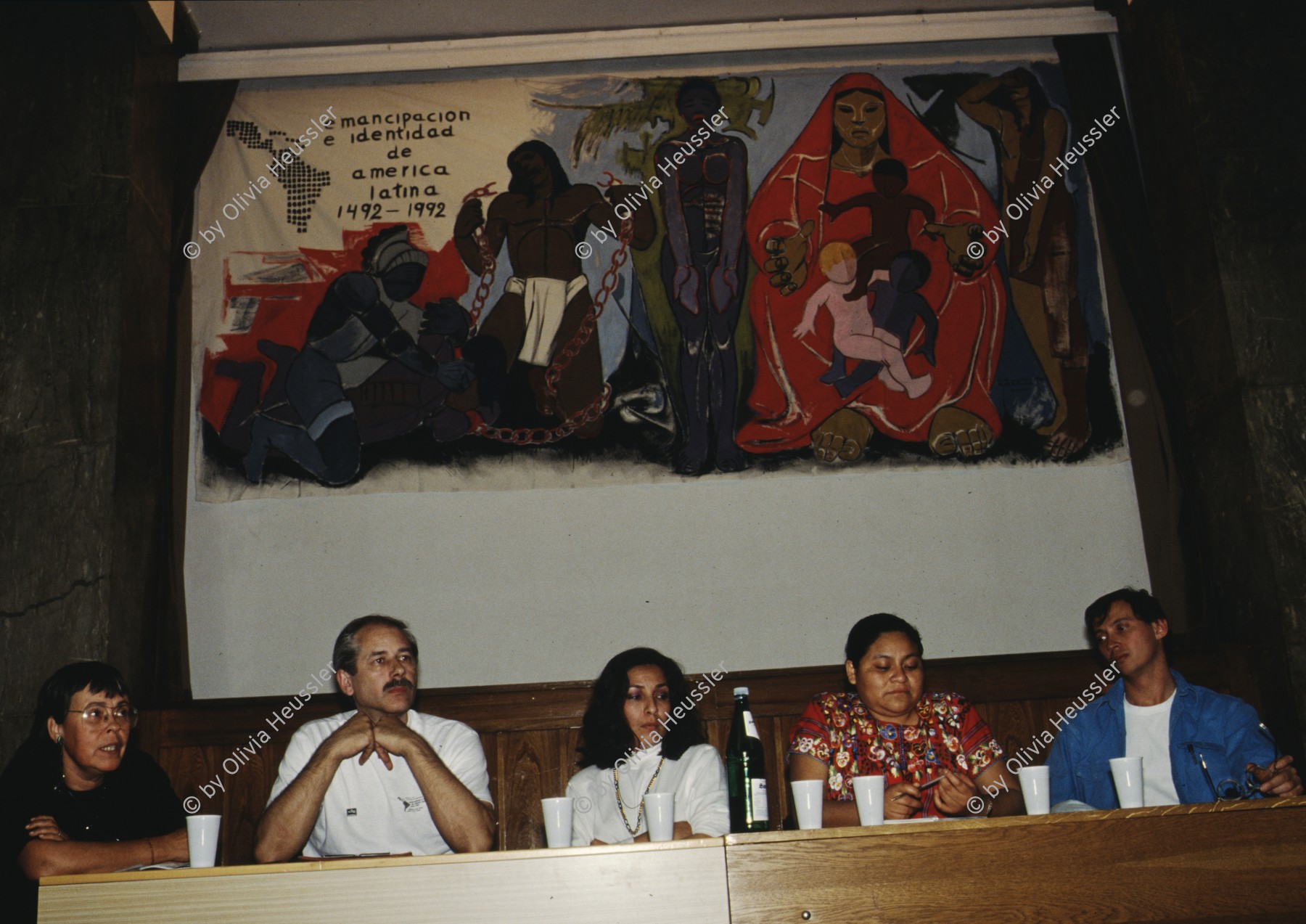 Image of sheet 19903003 photo 84: Solidaritätsabend für «Emancipacion y Identidad de America Latina 1492-1992» mit (v.l.n.r.) Christiane Barkhausen, Heinz Dietrich, Sofia Montenegro (Nicaragua) und Friedensnobelpreisträgerin Rigoberta Menchu (Guatemala) am 2.Okt. 1990 in Berlin. 

19903003 84
Podium; Gespraech; Versammlung; Solidaritaet; Latein; Amerika; America; Transparent; Spruchband; Poster; emancipacion; identidad; 1492; 1992; latina ; Berlin