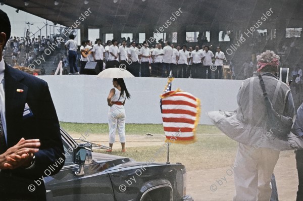 Image of sheet 19903026 photo 4: Befehl übergabe Chamorro Ortega Managua 1990.


Aus: «Der Traum von Solentiname» EPF, Zürich 
«El Sueño de Solentiname» IHNCA Managua p.112