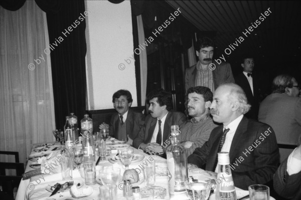 Image of sheet 19910010 photo 9: frtsg. 901100 Prozess gegen die drei kurdischen Anwälte. Portrait Leiter des Türkischen Menschenrechtsverein in Ankara. Nevzat Helvaci. Während dem Prozess gegen die kurdischen Anwälte Vedat Aydin, Ahmet Zeki Okçuoğlu und Mustafa Oezer protestieren die Verteidiger Innen vehement gegen die Gerichtspraxis. Aydin wurde im Juli von türkischen Todesschwadronen ermordet. Ankara, Türkei 12.90 Kurdish Turkey Kurds. 
02.95 der türkische Anwalt und Mitglied der Regierungskomission zu Menschenrechtsfragen ist aus Protest von seinem Posten zurückgetreten. Angehörige der Komission haben einen Bericht zur Lage in der Türkei und Foltersituation zurückgehalten. aus TA.
Kunsthaus Ausstellung Biefer Zgraggen. Diakonissin besucht Segantini Ausstellung.Kriegsbeginn USA Irak. Victory oder Peace Friedenszeichen. Stein in Holzwurzel. Wäsche hängt draussen in Winterstimmung. Gordevio Kapellen Wandmalerei. Natur Kunst Weg. Schaumbildung in Kläranlagenabfluss in Maggia.
Hausruine von Tessiner Rustico. Gordevio Tessin Ticino Maja Wicki Portrait in Porrentruit Villa Kassandra Damvant. Kanton Jura Küche Ansicht.