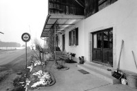 Image of sheet 19910030 photo 7: Die Villa Kassandra, steht direkt an der Grenze zu Frankreich. Ferienzentrum für Frauen. Damvant, Kanton Jura JU. 01.91 1991 √ Woman women center vacation Schweiz Switzerland Suisse Europe Border to France