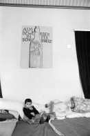 Image of sheet 19910050 photo 23: Ein kurdisches Kind spielt während des über 40 Tage dauernden Hungerstreiks in Flüeli Ranft. Schweiz, 1991 √
A Kurdish child plays during the more than 40-day hunger strike of her parents in Flüeli Ranft
Switzerland Europe refugees political Kanton Obwalden
© 1991, OLIVIA HEUSSLER / www.clic.li