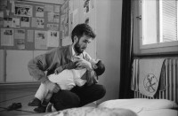 Image of sheet 19910060 photo 13: Die Kurden und Kurdinnen nach ihrem über 40 tägigen Hungerstreik gegen ihre Ausweisung kommen langsam wieder zu ihren Kräften. Die 'Schwestern' Nonnen im Friedensdorf Flüeli Ranft,  geben dazu ihr Bestes. Meine Bilder aus Kurdistan gehen durch die Hände einiger Betroffenen und Solidarischen. Der Sprecher der Gruppe, Halil mit seinem schlafenden Sohn auf dem Arm. Im Essraum. siehe Tell Quell TSR. Flüeli Ranft Kurden Kurds Hunger Strike Protest Switzerland Kanton Obwalden 1991
1991 √ Schweiz Suisse Switzerland Europe
The Kurdish refugees in Flüeli Ranft write thank you letters to the people after a hunger strike to protest the deportation