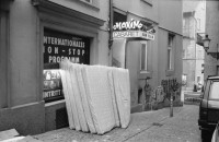 Image of sheet 19910080 photo 8: stehen vor dem Maxim Night Club.